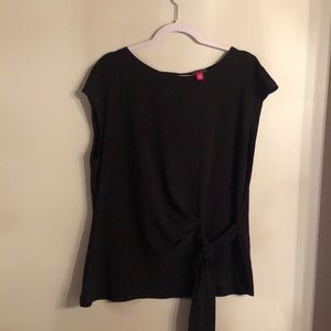 Vince Camuto sleeveless Women’s sleeveless top. Size L.